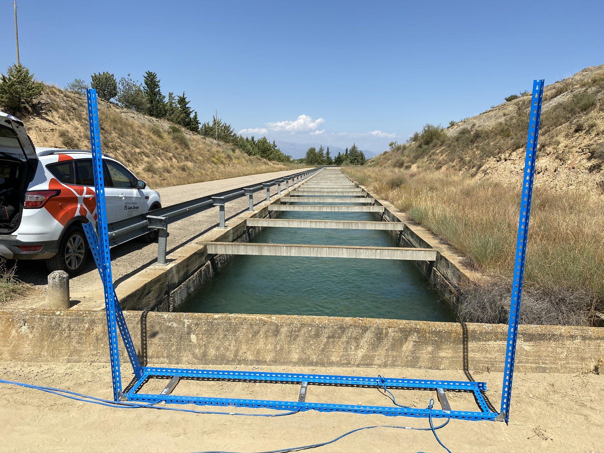Verificación de caudal en canales de regadío